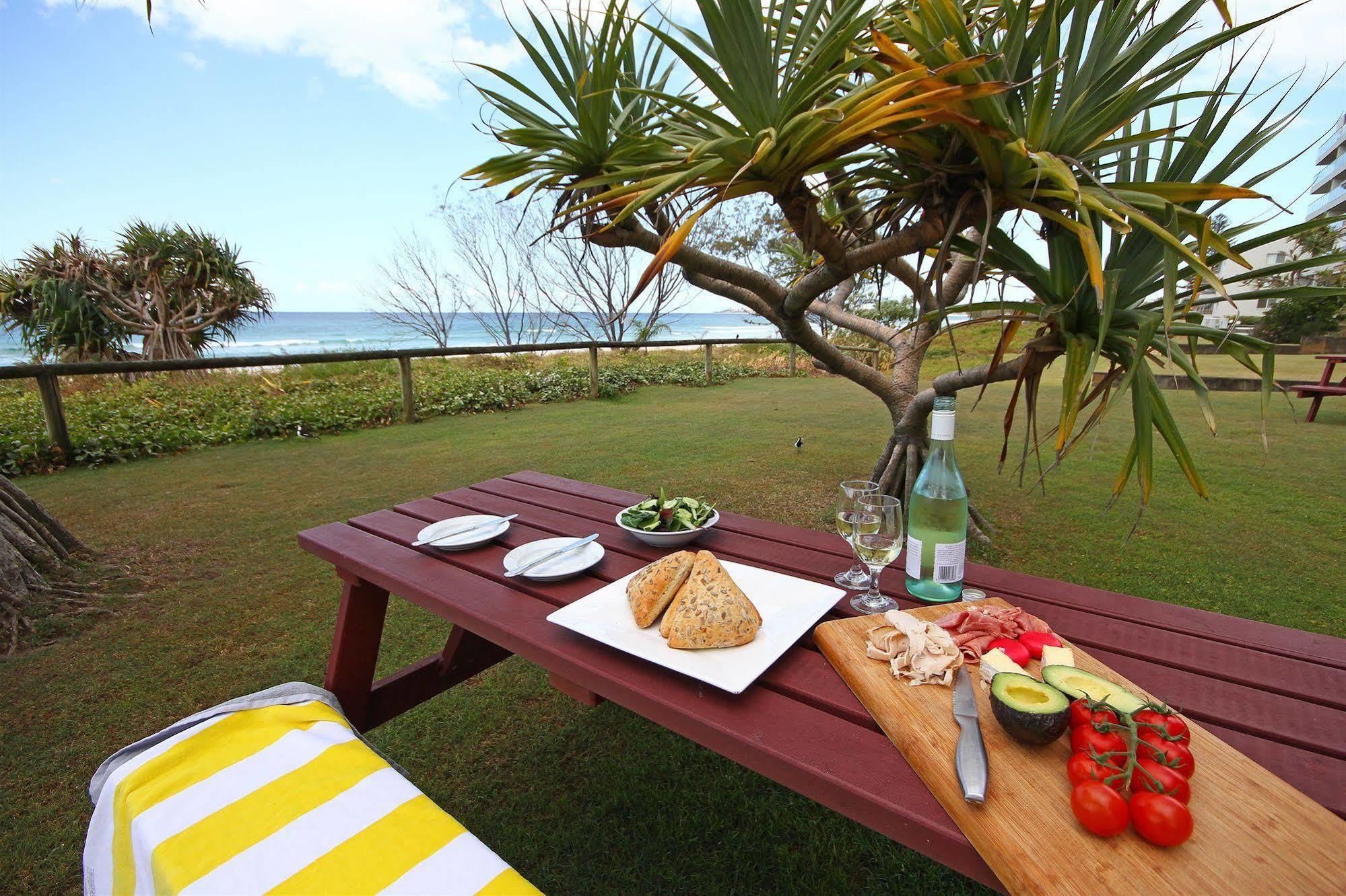 San Simeon Beachfront Apartments Tugun Gold Coast Exterior foto